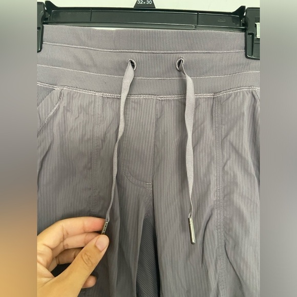 Lululemon Street to Studio Pants lilac purple size 4 - Picture 3 of 5